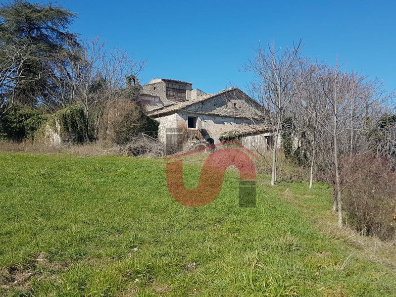 Rustico in Vendita a Riccia, 145'000€, 300 m²