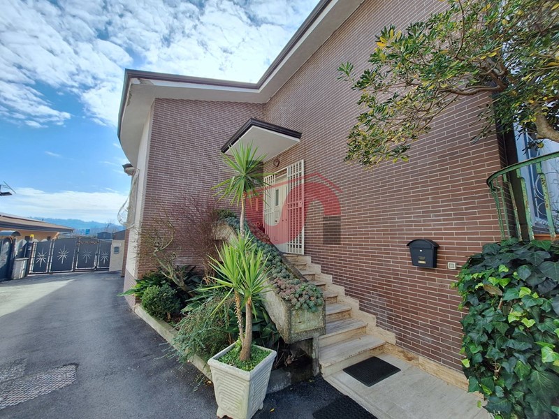 Villa in Vendita a Benevento, 360'000€, 290 m²