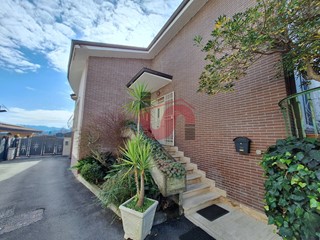 Villa in Vendita a Benevento, 360'000€, 290 m²