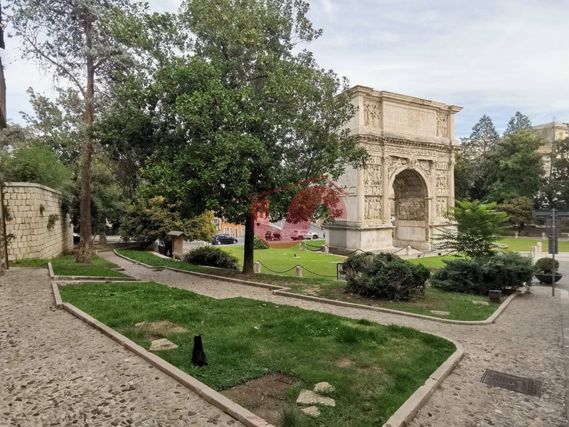 Immobile commerciale in Vendita a Benevento, 169'000€, 150 m²