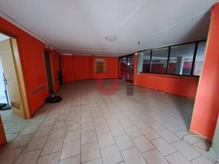 Ufficio in Affitto a Benevento, 1'100&euro;, 350 m²