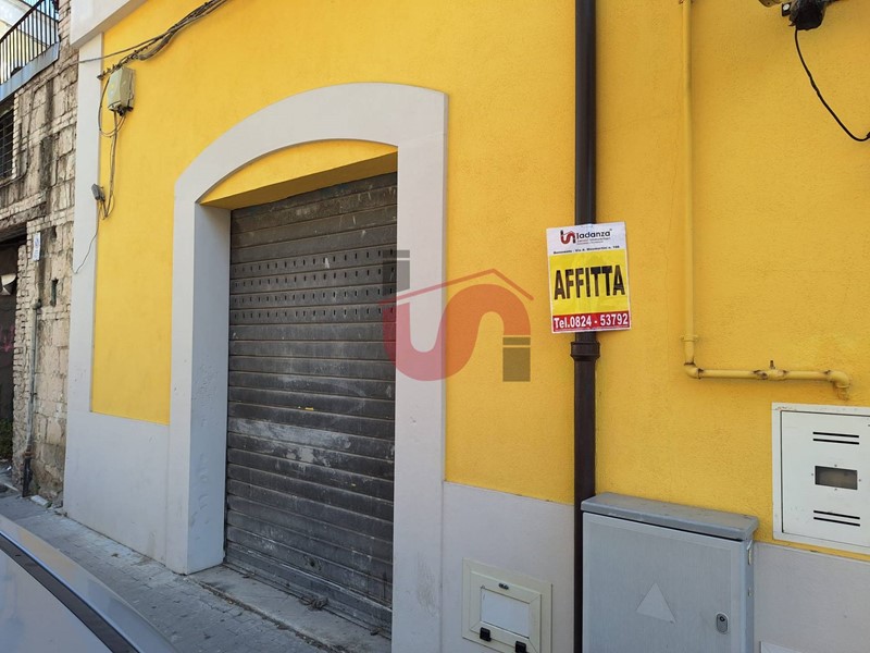 Immobile commerciale in Affitto a Benevento, 450&euro;, 24 m²