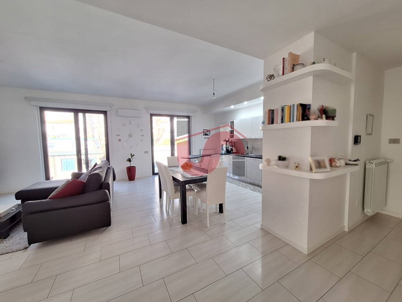 Quadrilocale in Vendita a Vitulano, 155'000€, 145 m²