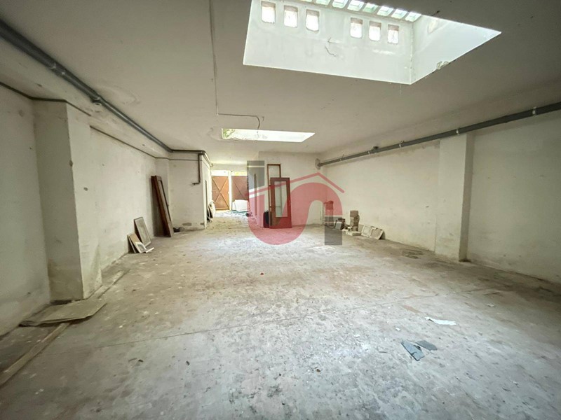 Magazzino in Vendita a Benevento, 49'000€, 130 m²