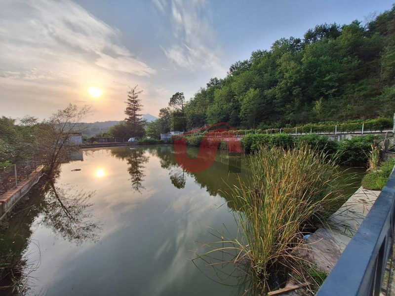 Immobile commerciale in Vendita a Ceppaloni, 200'000€, 250 m²