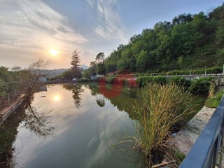 Immobile commerciale in Vendita a Ceppaloni, 200'000€, 250 m²