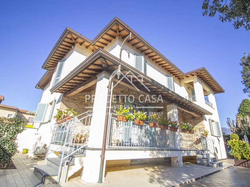 Casa Indipendente in Vendita a Camaiore, 700'000&euro;, 238 m²