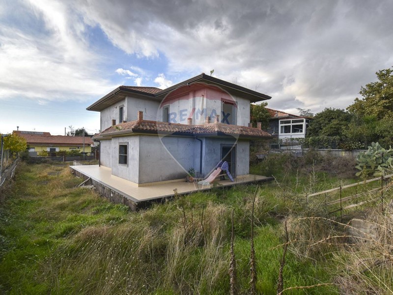 Villa in Vendita a Mascalucia, 388'000&euro;, 250 m²