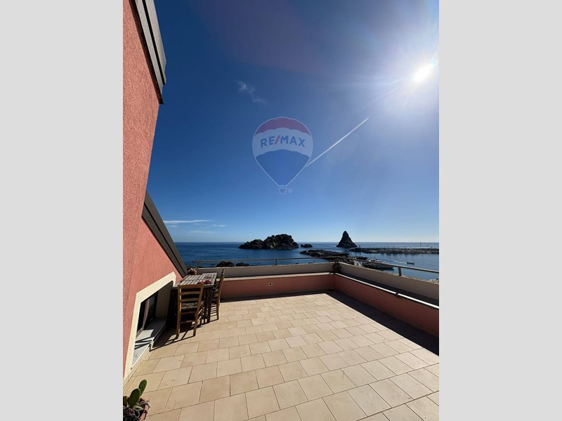 Bilocale in Affitto a Aci Castello, 850€, 84 m²