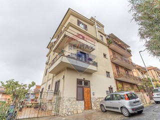 Trilocale in Vendita a Roma, 139'000€, 74 m²