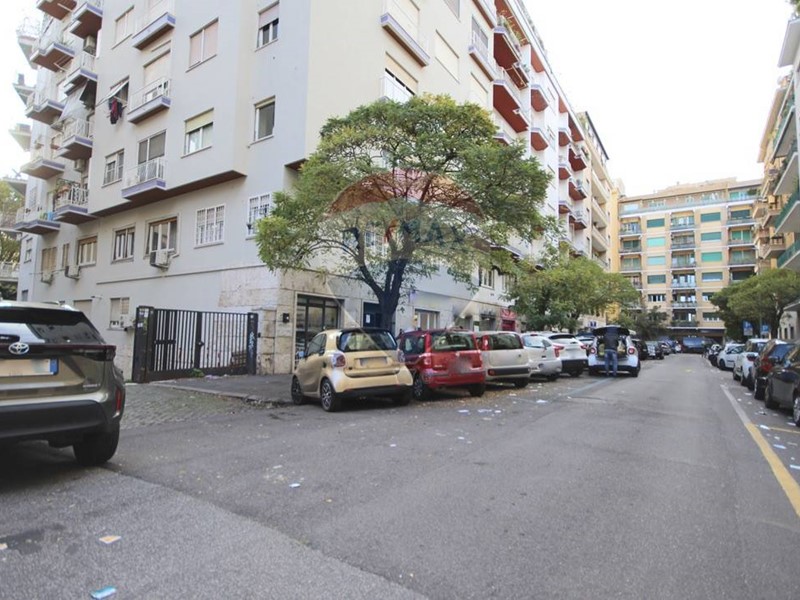 Immobile commerciale in Vendita a Roma, 149'000€, 54 m²