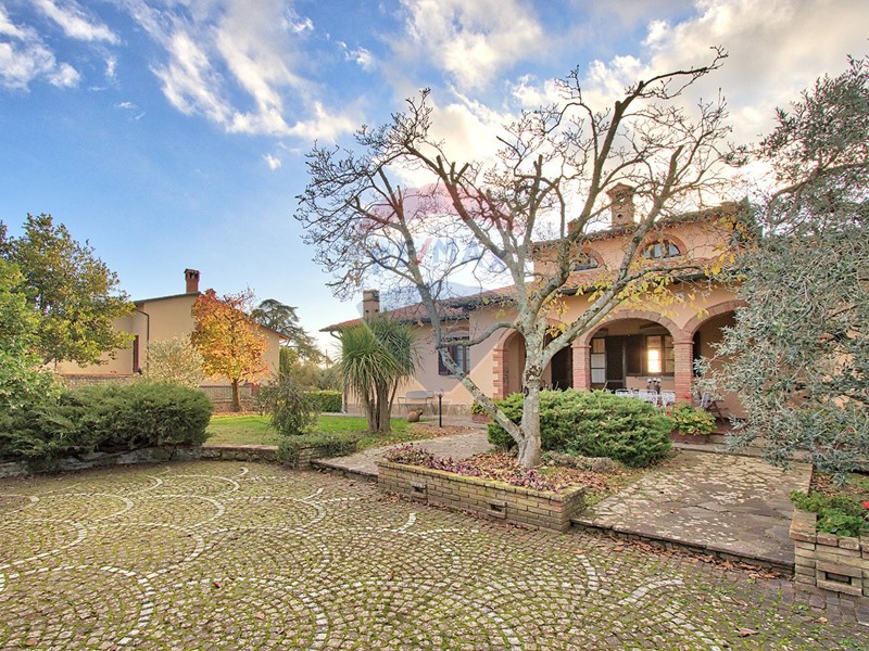 Villa in Vendita a Monte San Savino, 530'000&euro;, 270 m²