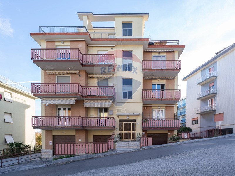 Appartamento in Vendita a Falconara Marittima, 129'000&euro;, 128 m²
