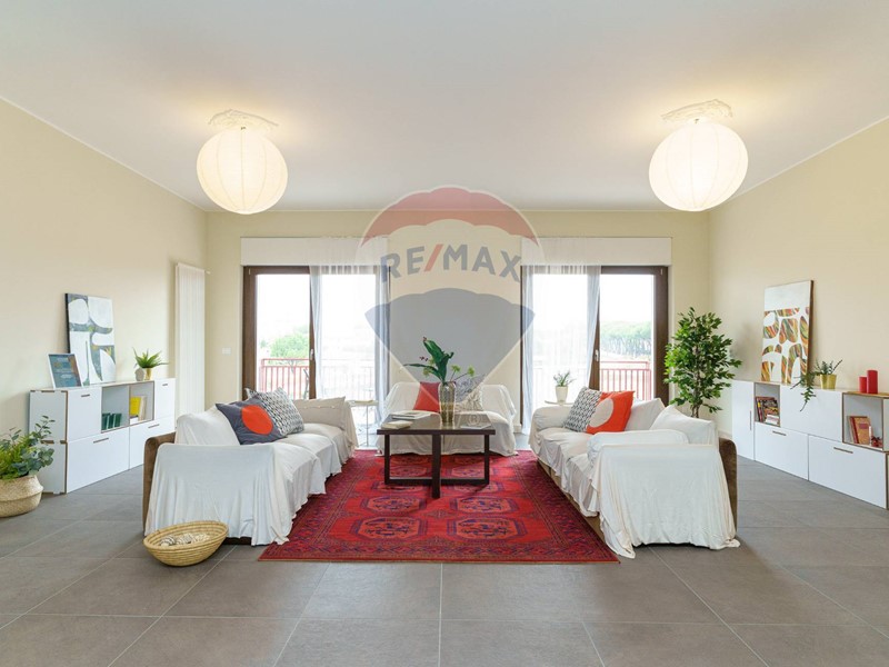 Appartamento in Affitto a Siracusa, 2'000&euro;, 231 m²