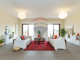 Appartamento in Affitto a Siracusa, 2'000&euro;, 231 m²