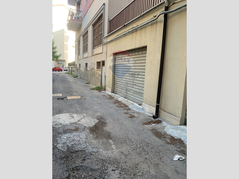 Magazzino in Vendita a Caltanissetta, 50'000&euro;, 204 m²