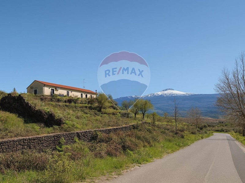 Villa in Vendita a Castiglione di Sicilia, 180'000€, 200 m²