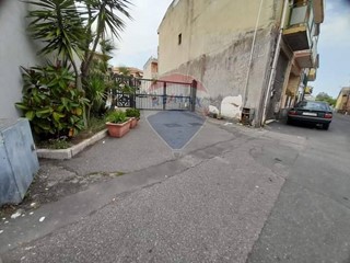 Immobile commerciale in Vendita a Tremestieri Etneo, 200'000€, 400 m²