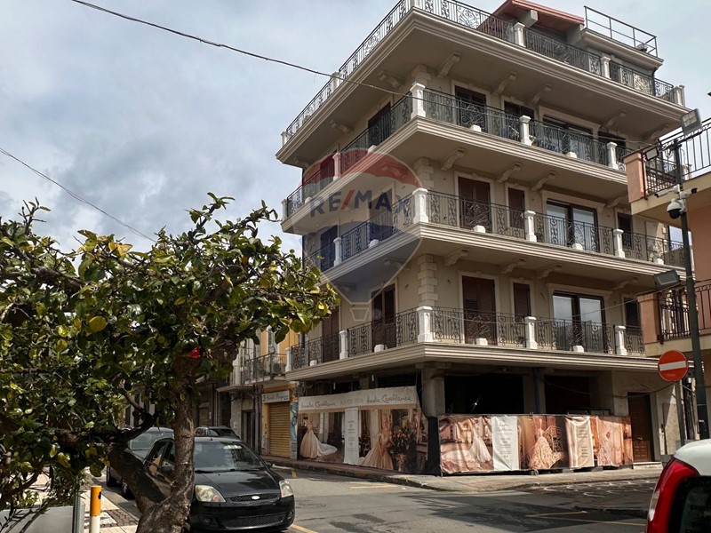 Immobile commerciale in Affitto a Santa Teresa di Riva, 800&euro;, 66 m²