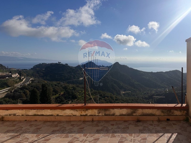 Casa Indipendente in Vendita a Casalvecchio Siculo, 33'000&euro;, 92 m²