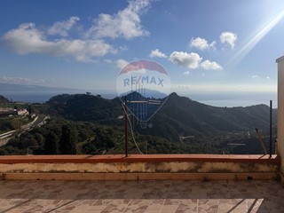 Casa Indipendente in Vendita a Casalvecchio Siculo, 33'000&euro;, 92 m²