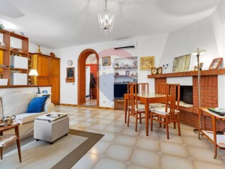 Casa Indipendente in Vendita a Melegnano, 319'000&euro;, 200 m²