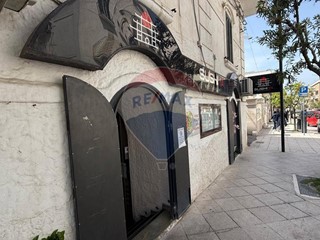 Immobile commerciale in Vendita a Vieste, 140'000€, 89 m²