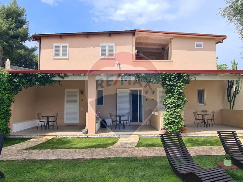 Appartamento in Vendita a Peschici, 690'000&euro;, 250 m²