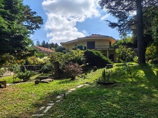 Villa in Vendita a Rosta, 437 m²