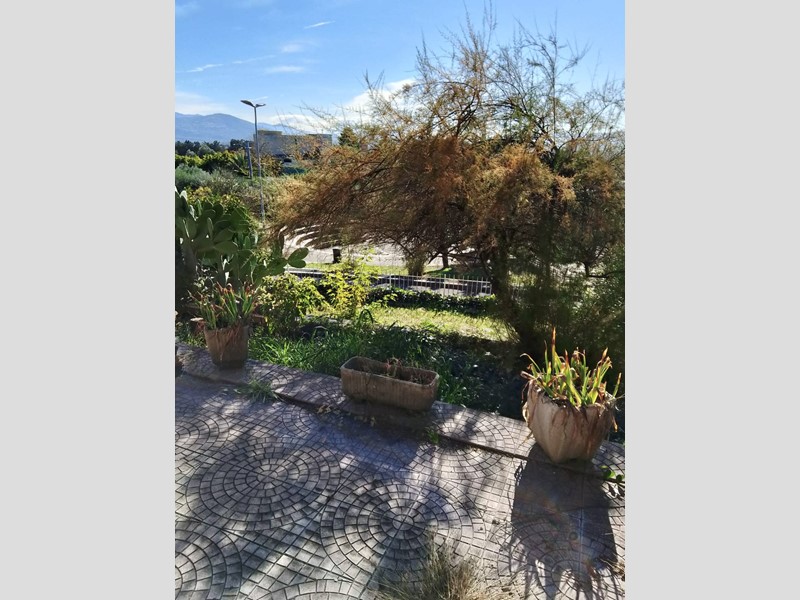 Villa in Vendita a Guidonia Montecelio, 420'000&euro;, 360 m²