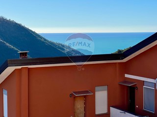 Trilocale in Vendita a Deiva Marina, 90'000€, 62 m²