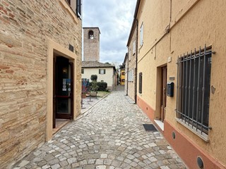 Casa Indipendente in Vendita a Pesaro, 220'000&euro;, 200 m²