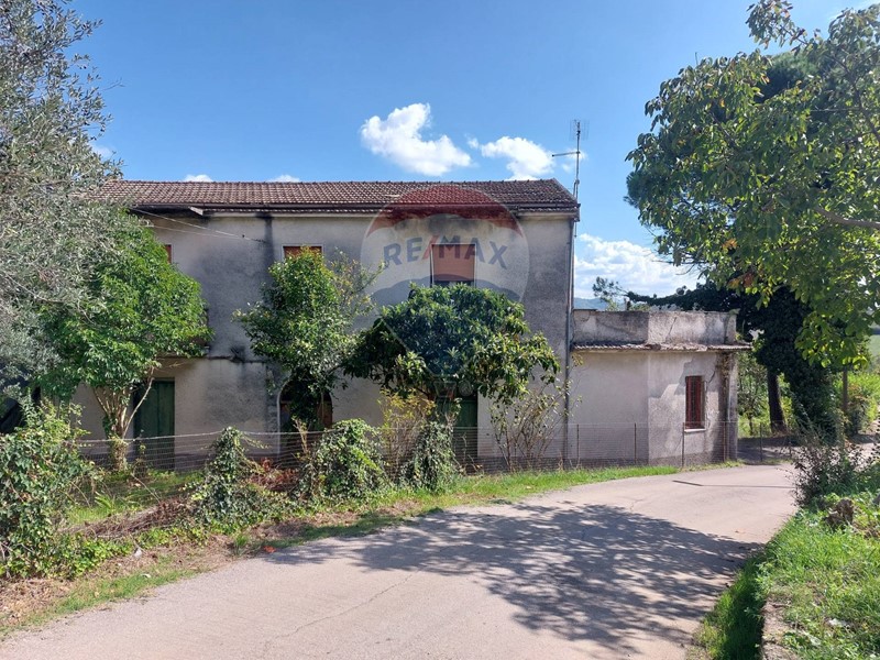 Rustico in Vendita a San Leucio del Sannio, 55'000&euro;, 230 m²