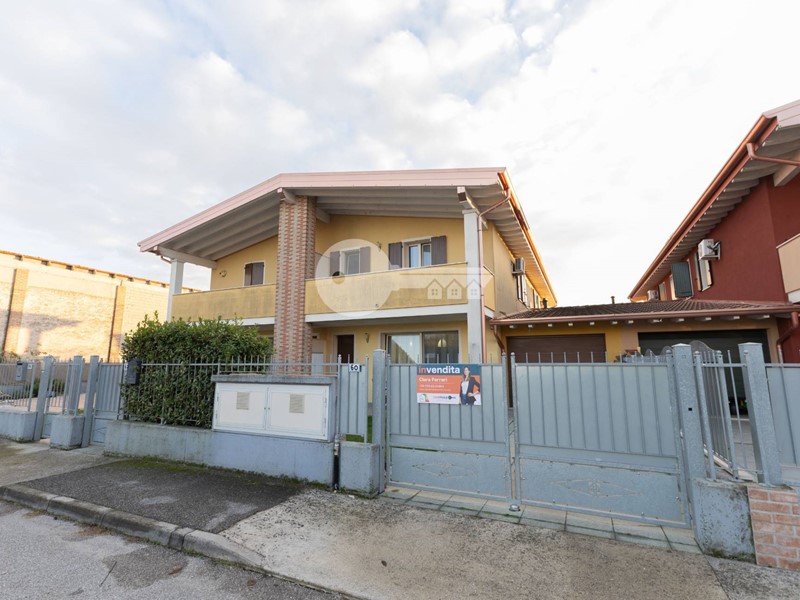 Villa in Vendita a Calvisano, 240'000&euro;, 170 m²