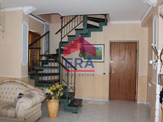 Quadrilocale in Vendita a Aci Sant'Antonio, 148'000€, 150 m²