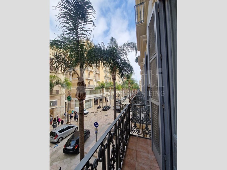 Quadrilocale in Vendita a Brindisi, 360'000€, 240 m²