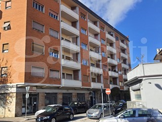 Appartamento in Vendita a Avezzano, 85'000€, 100 m², arredato