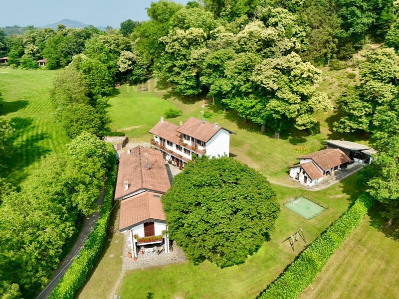 Casale in Vendita a Arona, 980'000&euro;, 450 m²