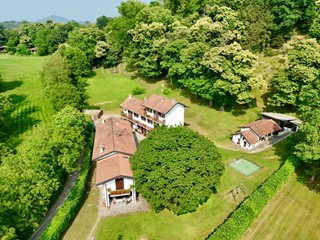 Casale in Vendita a Arona, 980'000&euro;, 450 m²