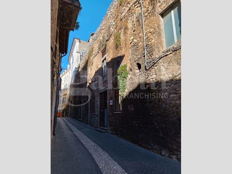 Negozio in Vendita a Cori, 150'000&euro;, 140 m²