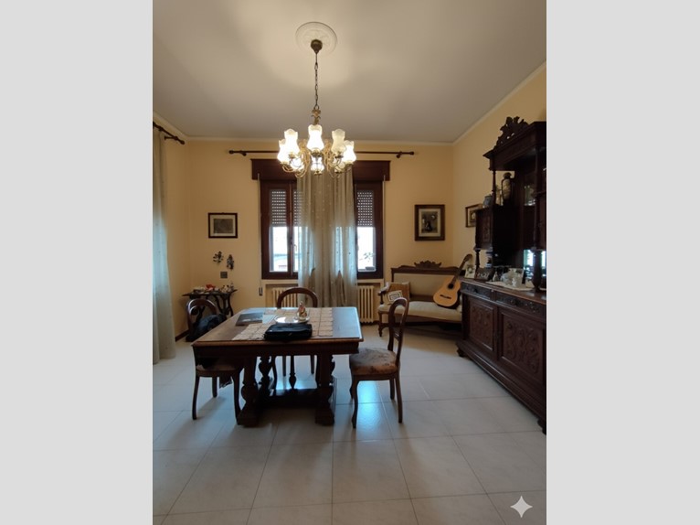 Villa bifamiliare in Vendita a Adria, 229'000€, 448 m², arredato, con Box