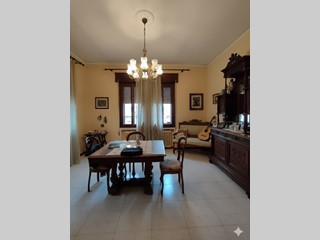 Villa bifamiliare in Vendita a Adria, 229'000€, 448 m², arredato, con Box