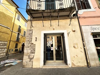 Negozio in Vendita a Civita Castellana, 445'000€, 430 m²