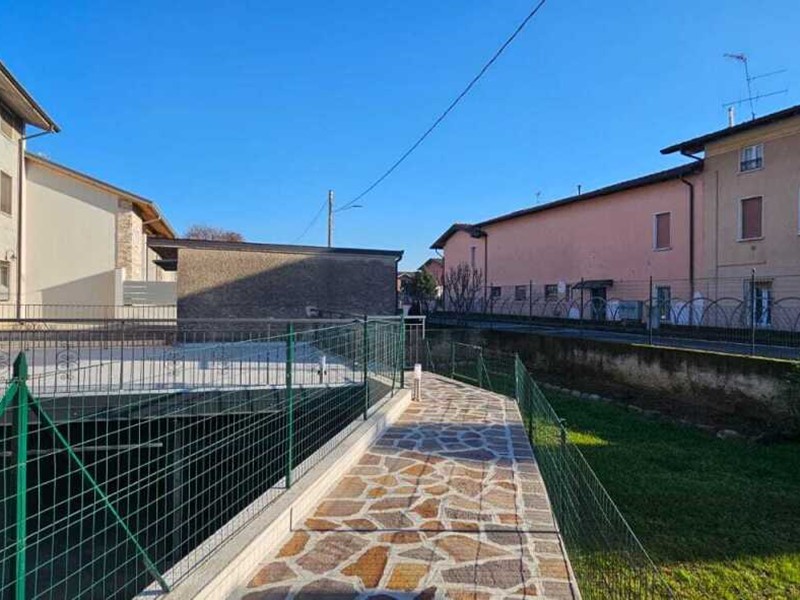 Quadrilocale in Vendita a Montirone, 185'000&euro;, 147 m², con Box