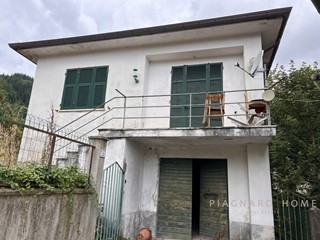 Casa Indipendente in Vendita a Zeri, 48'000€, 82 m²