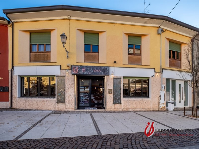 Negozio in Vendita a Valeggio sul Mincio, 799'000&euro;, 506 m²