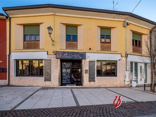 Negozio in Vendita a Valeggio sul Mincio, 799'000&euro;, 506 m²