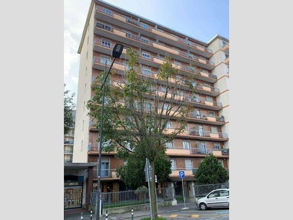 Trilocale in Vendita a Grugliasco, 105'000&euro;, 85 m²