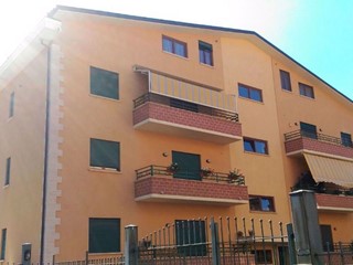 Trilocale in Vendita a Avezzano, 55'000€, 65 m², arredato