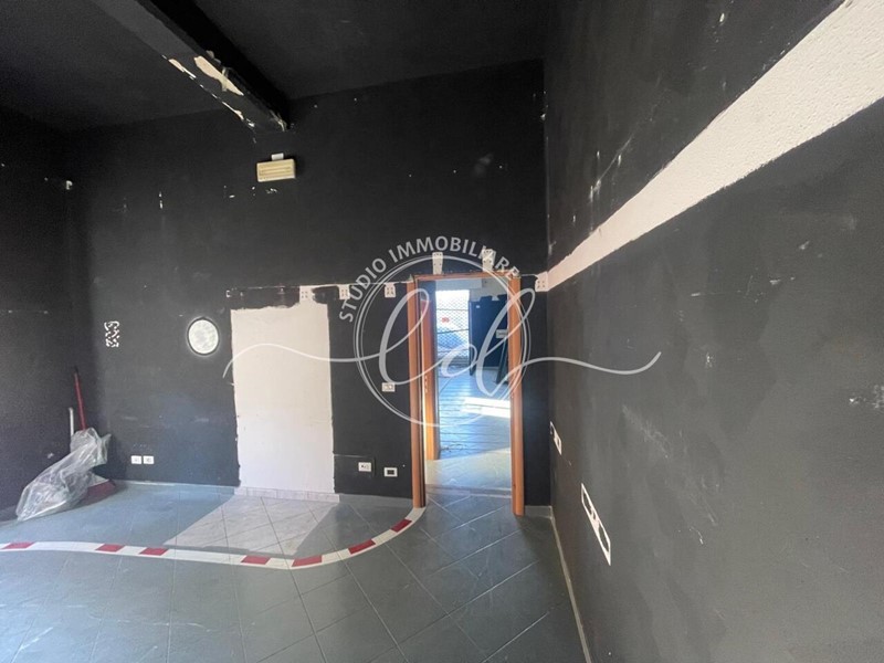 Capannone in Vendita a Pietrasanta, 240'000&euro;, 120 m²